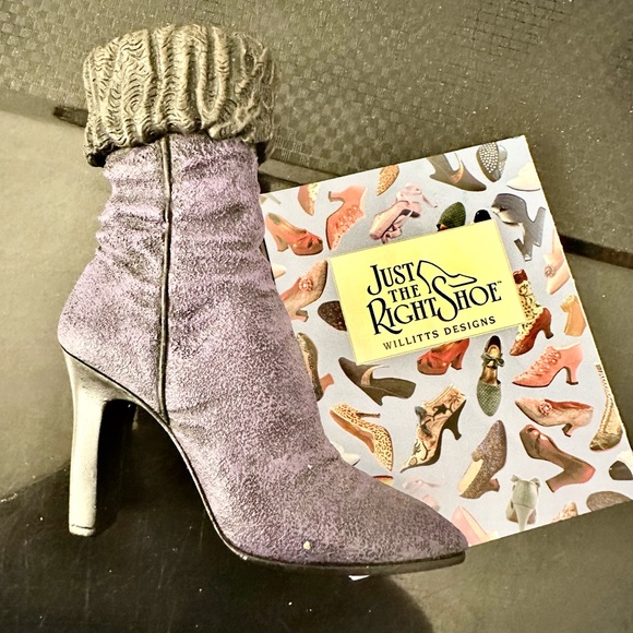 Just the right shoe figurines, three of them bundle - Picture 4 of 7